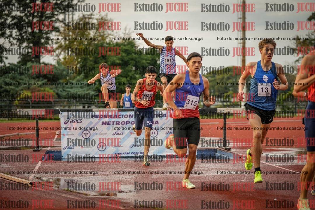 Fotos de los 3000 m con obstáculos de varones