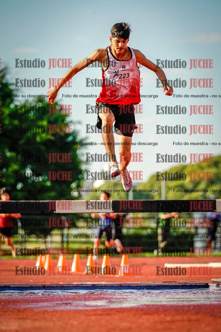 Fotos de los 2000 m con obstáculos de varones