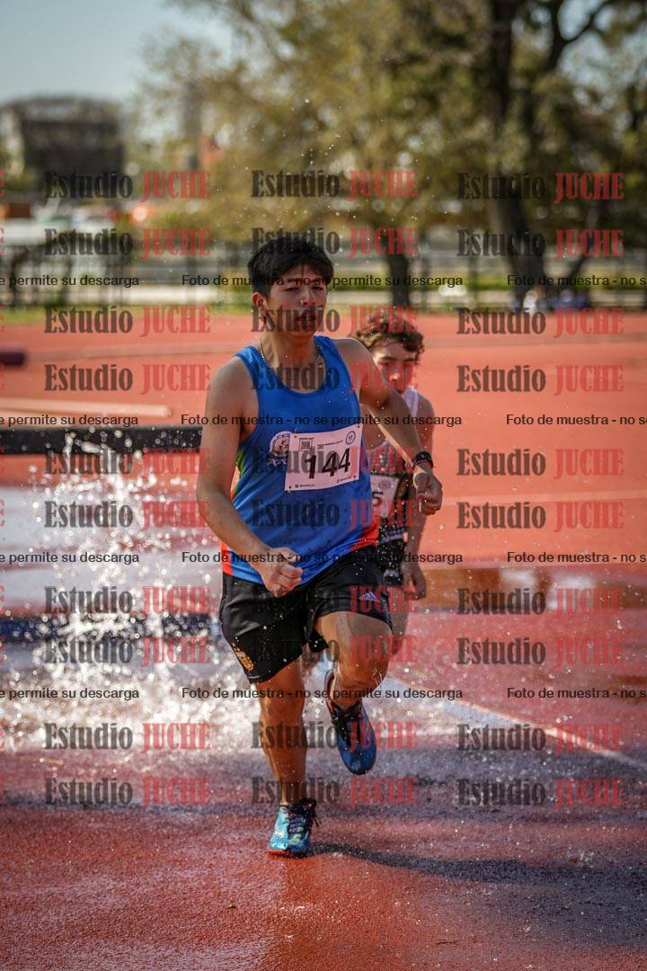 Fotos de los 1500 m con obstáculos de varones