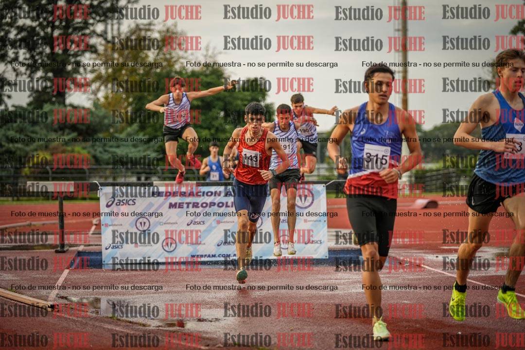 Fotos de los 3000 m con obstáculos de varones