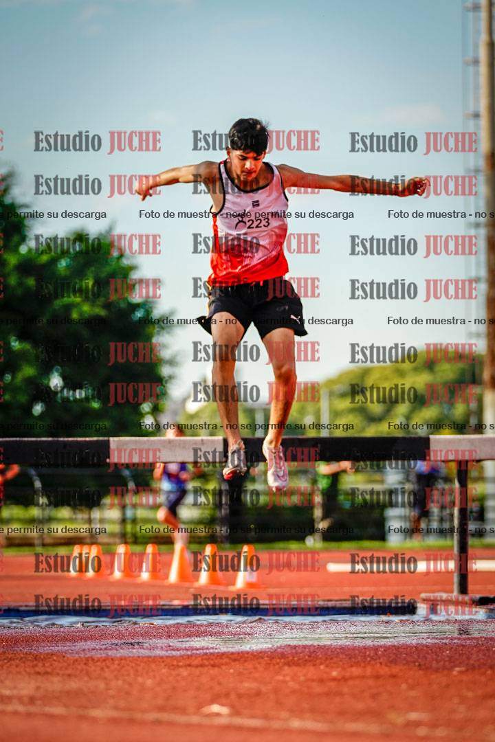 Fotos de los 2000 m con obstáculos de varones