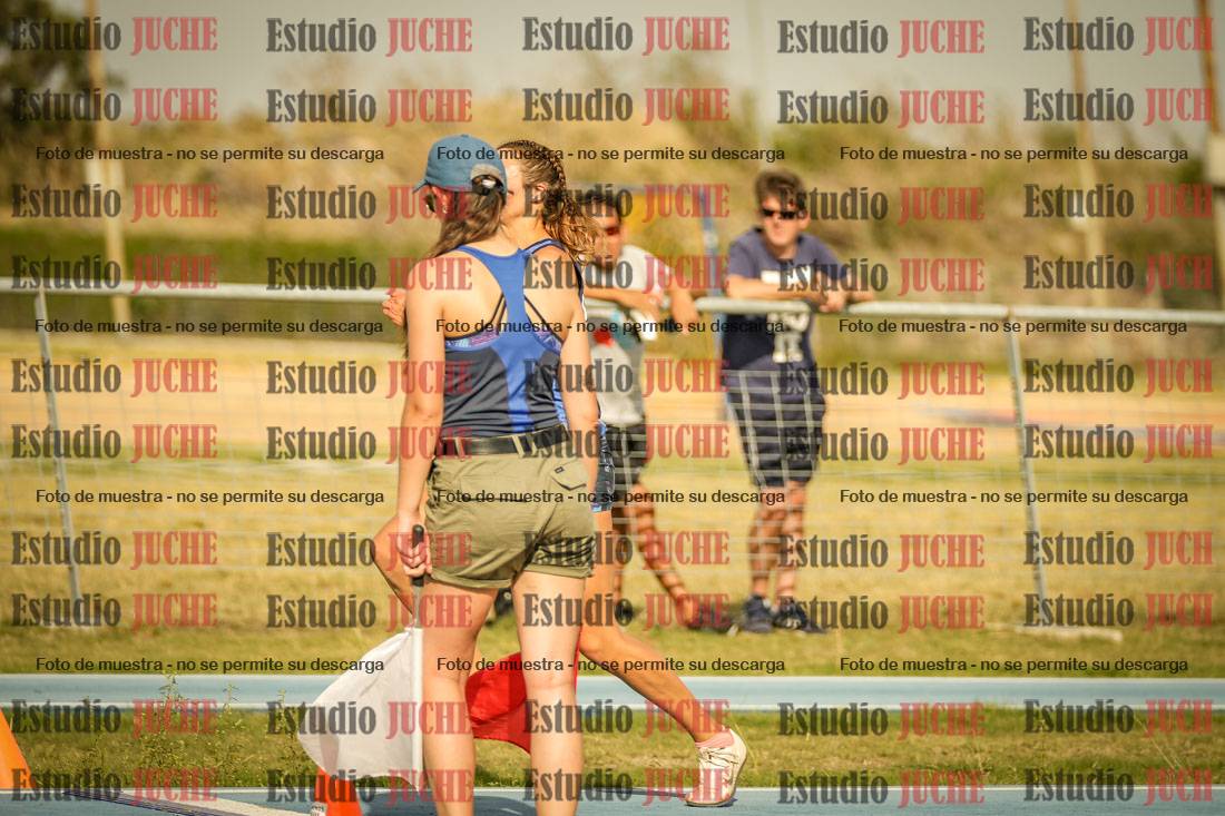 Fotos del salto en largo de mujeres