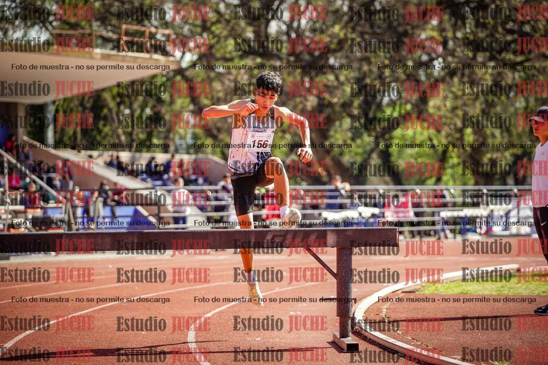 Fotos de los 1500 m con obstáculos de varones