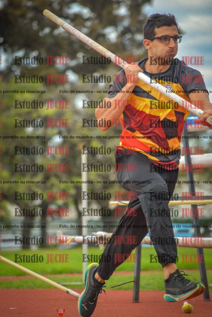Fotos del salto con garrocha de mujeres y varones