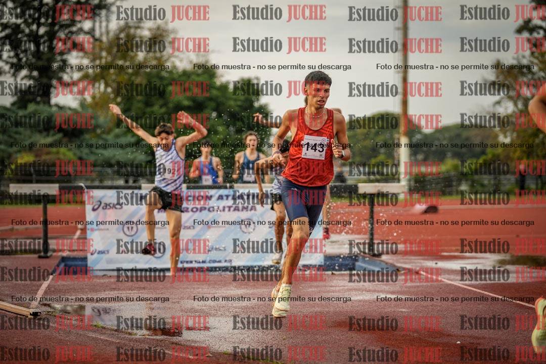 Fotos de los 3000 m con obstáculos de varones