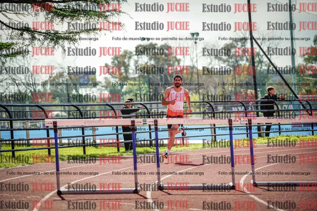 Fotos de los 400 m con vallas de varones