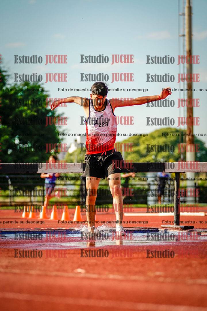 Fotos de los 2000 m con obstáculos de varones