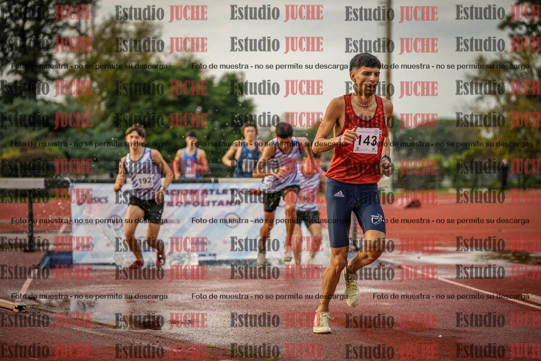Fotos de los 3000 m con obstáculos de varones
