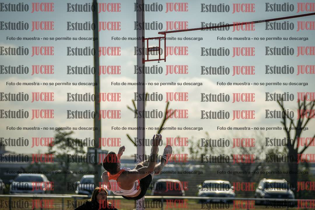 Fotos del salto con garrocha de mujeres y varones