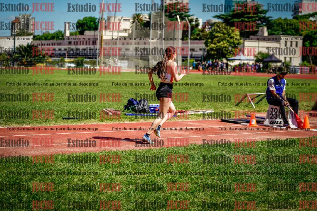 Fotos del salto en largo de mujeres