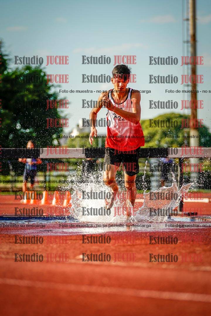 Fotos de los 2000 m con obstáculos de varones