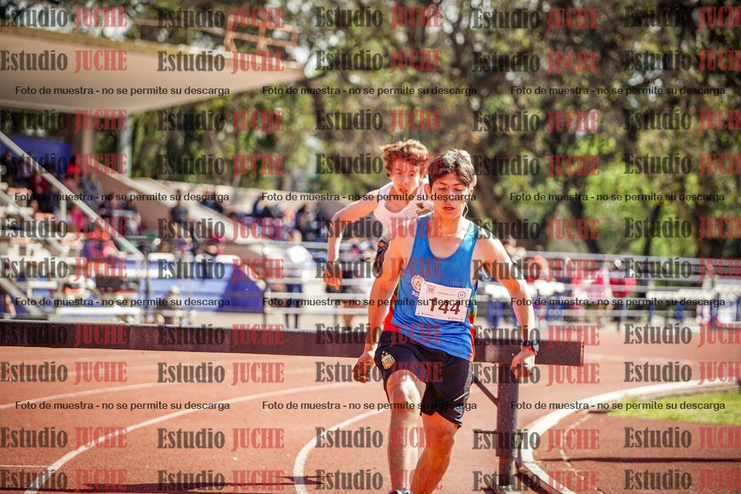 Fotos de los 1500 m con obstáculos de varones