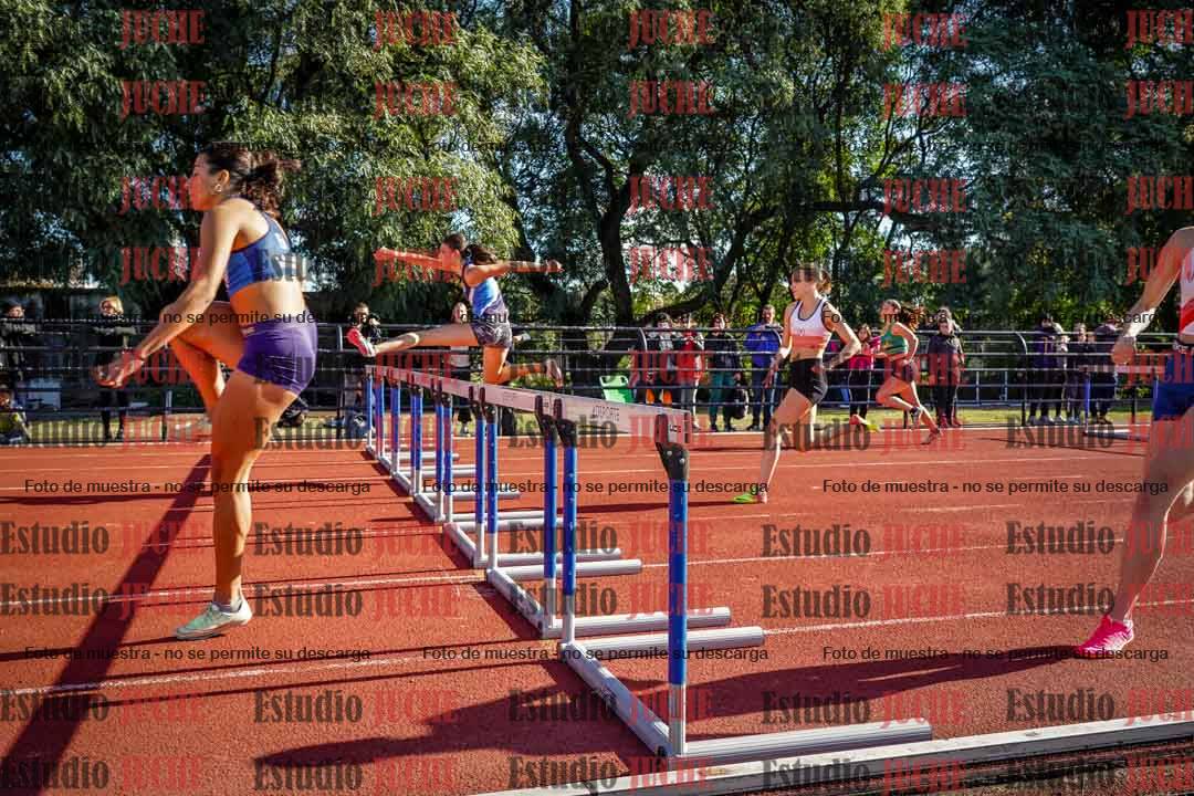 Fotos de los 100 m con vallas de mujeres