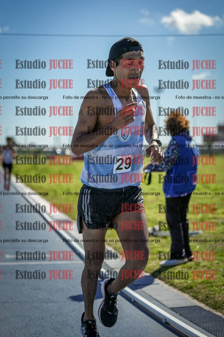 Fotos de los 3000 m con obstáculos de varones