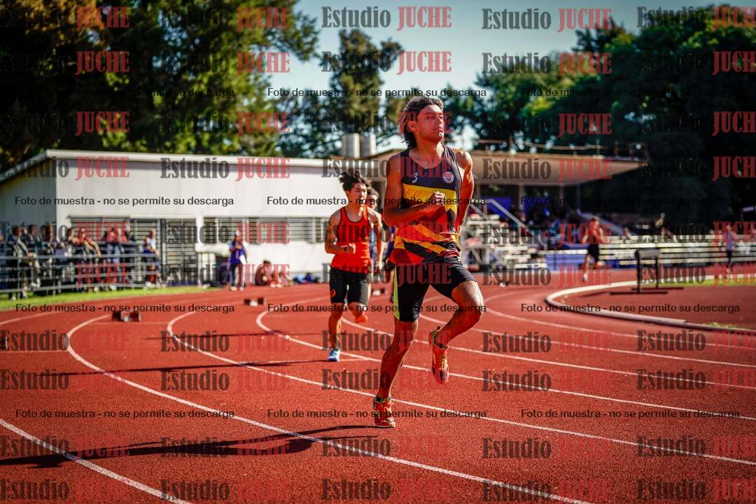 Fotos de los 400 m con vallas de varones