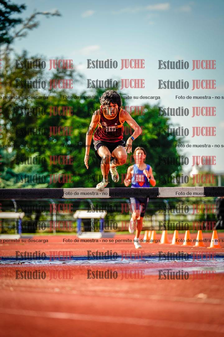 Fotos de los 2000 m con obstáculos de varones