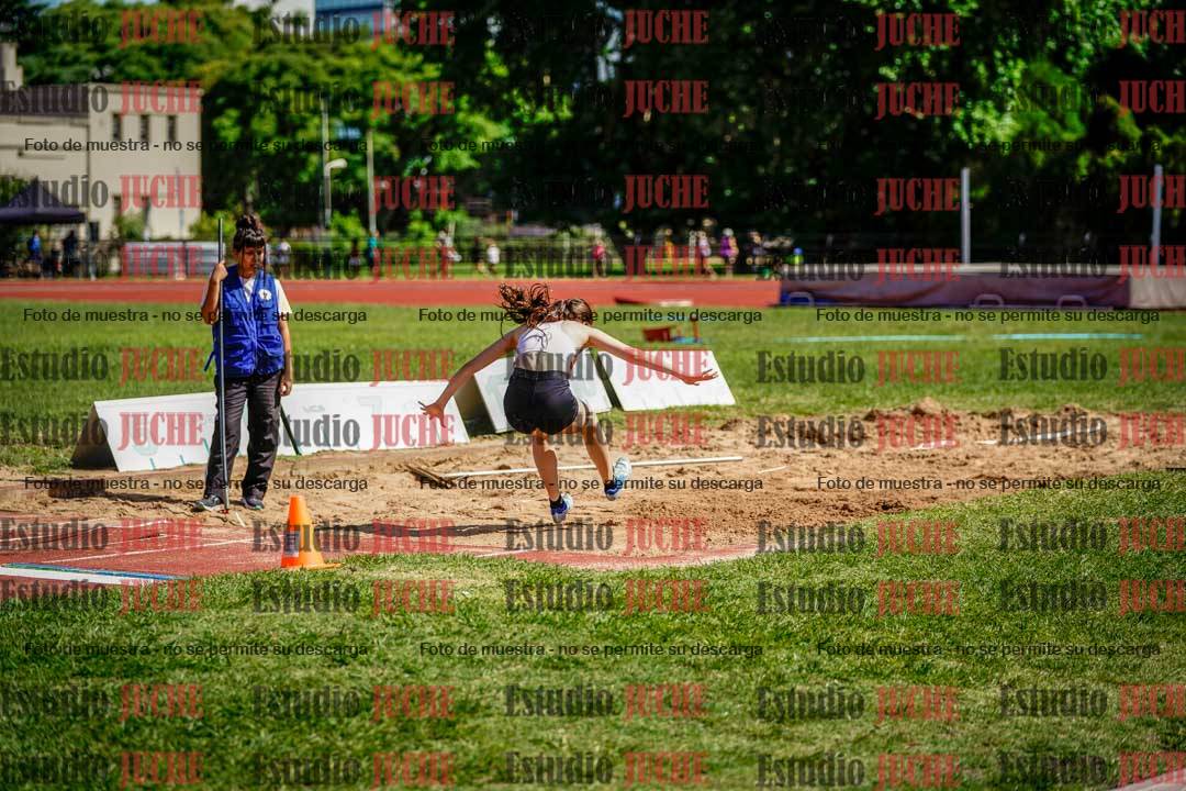 Fotos del salto en largo de mujeres