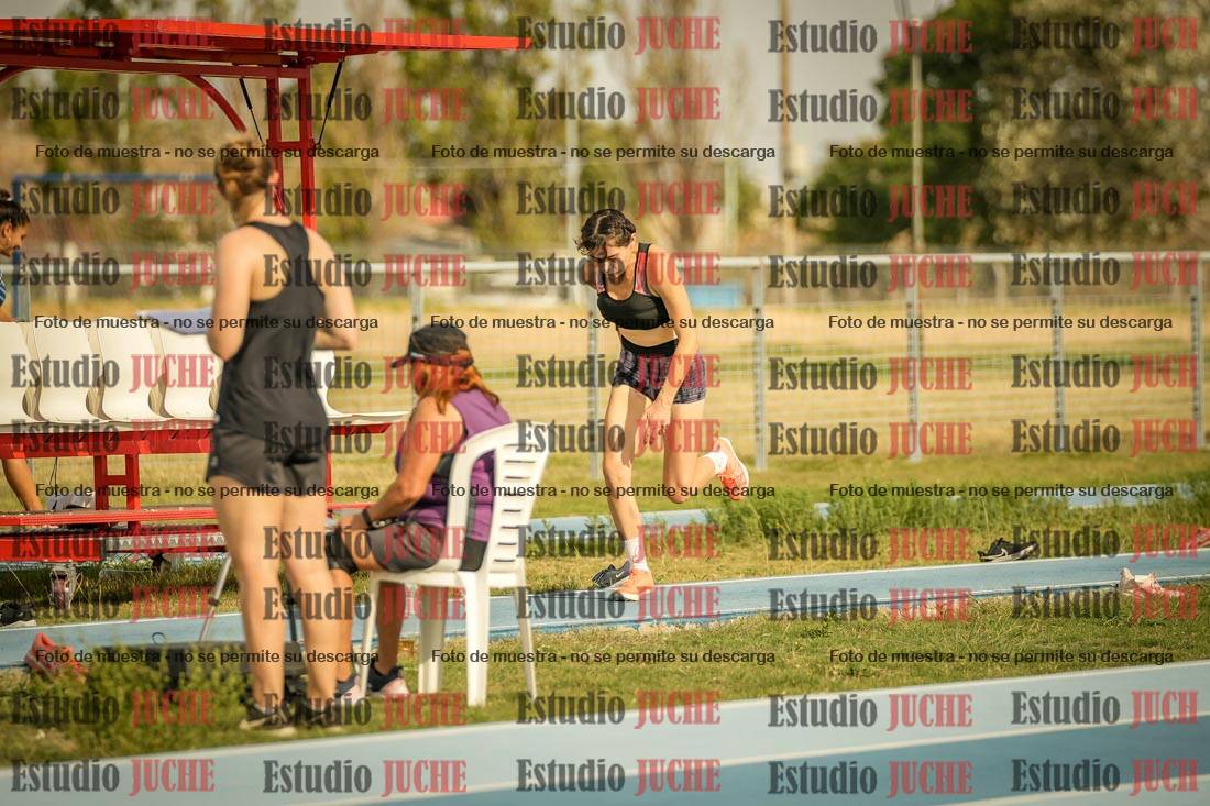 Fotos del salto en largo de mujeres