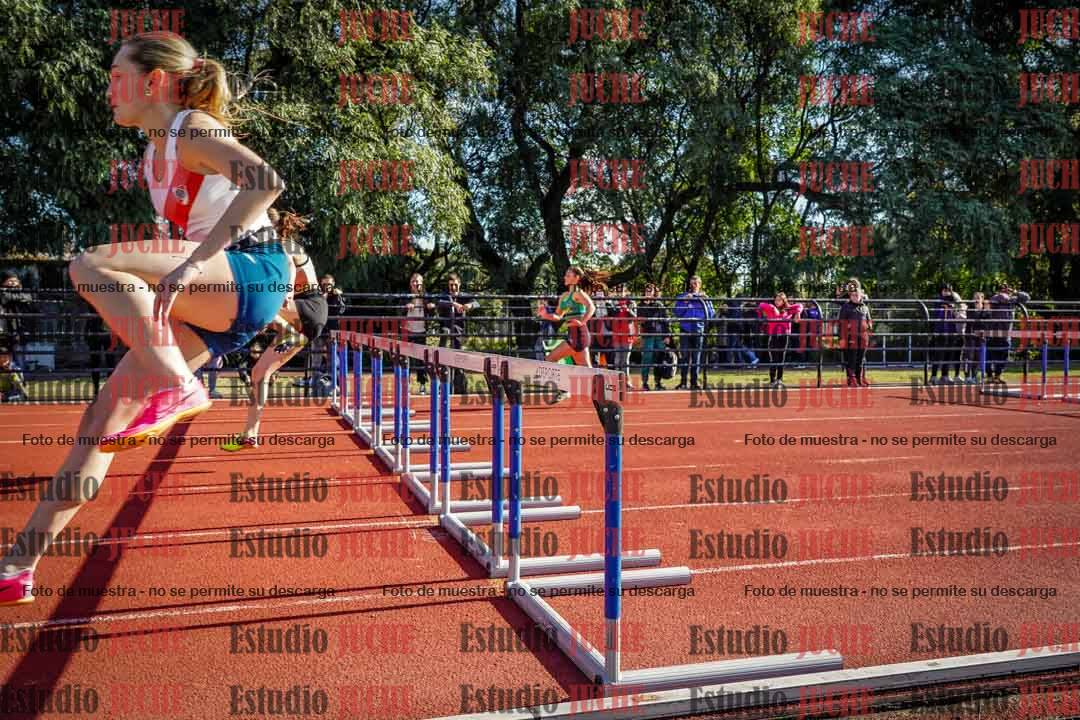 Fotos de los 100 m con vallas de mujeres