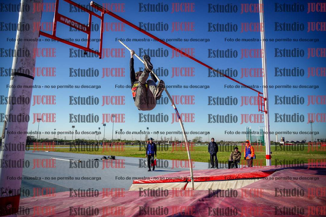 Fotos del salto con garrocha de mujeres y varones