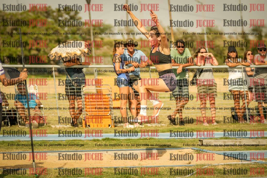 Fotos del salto en largo de mujeres