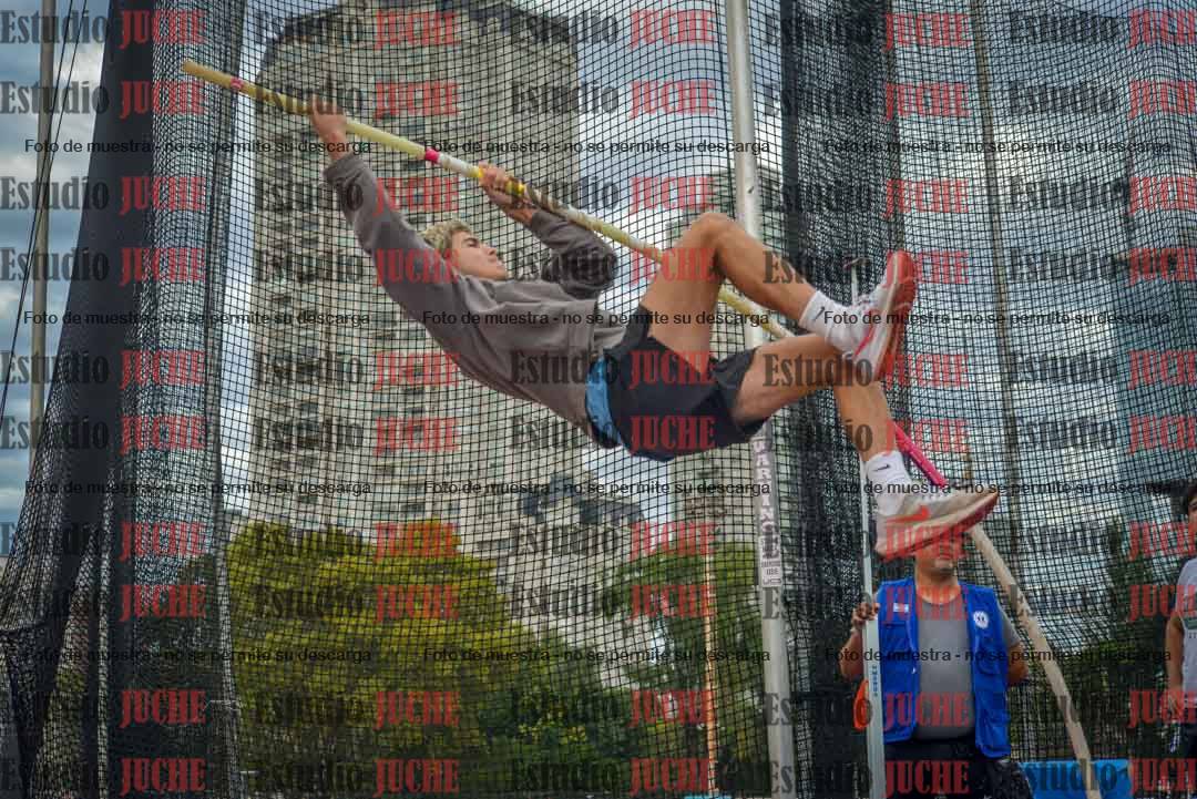 Fotos del salto con garrocha de mujeres y varones