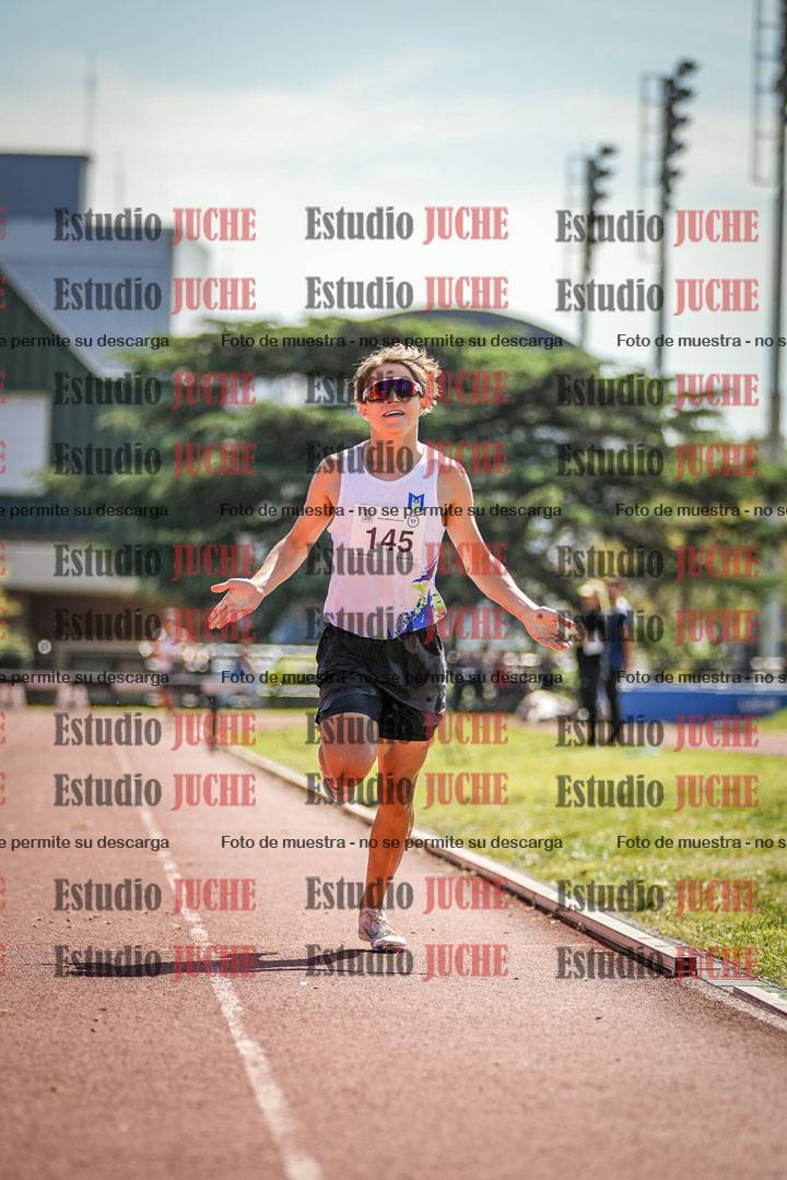Fotos de los 1500 m con obstáculos de varones