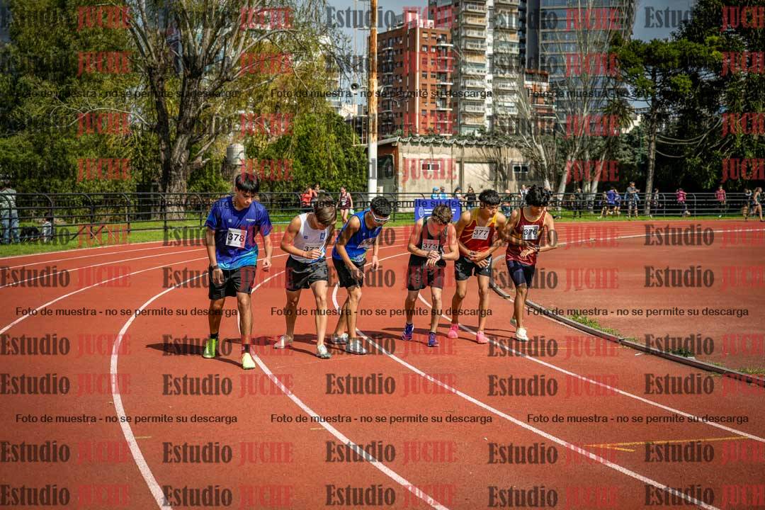 Fotos de los 1500 m con obstáculos de varones