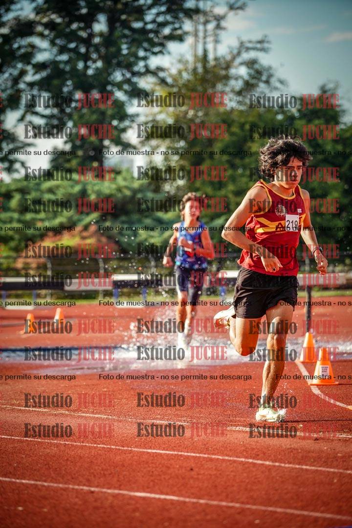 Fotos de los 2000 m con obstáculos de varones