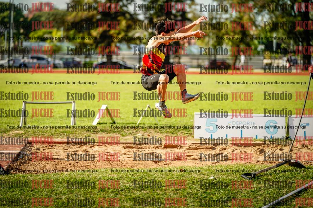 Fotos del salto en largo de varones