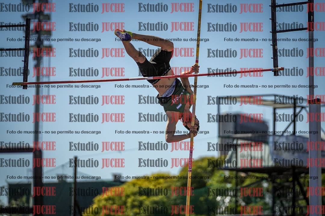 Fotos del salto con garrocha de mujeres y varones