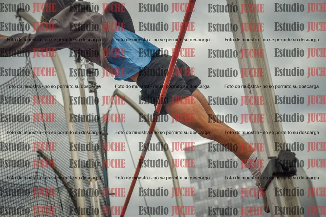 Fotos del salto con garrocha de mujeres y varones