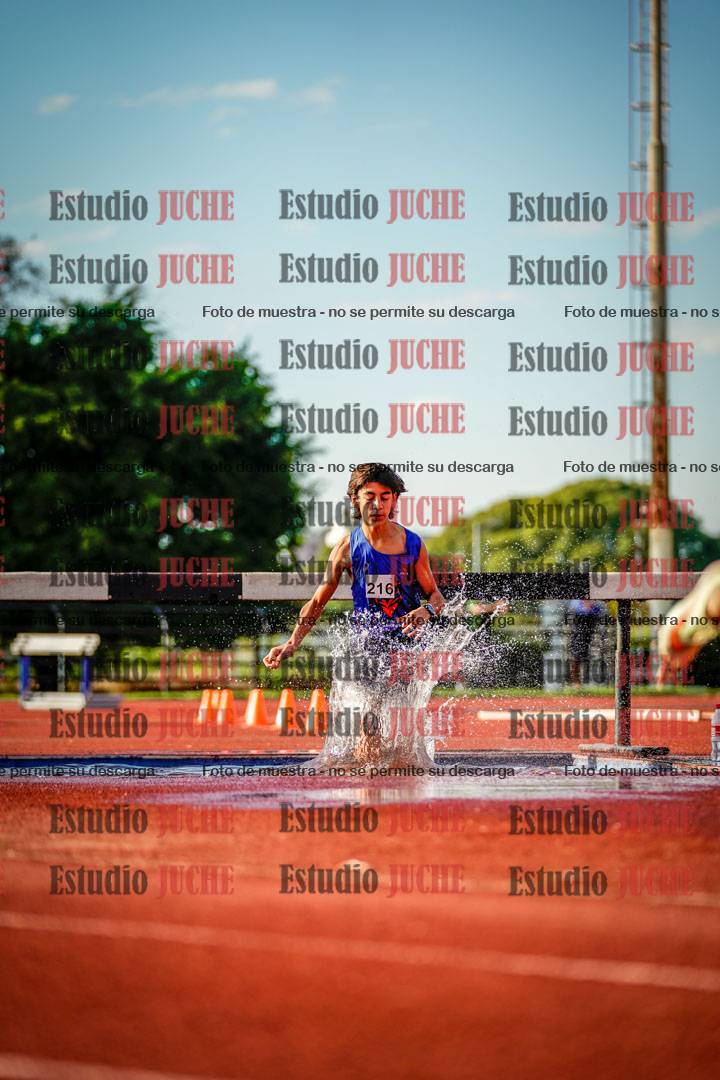 Fotos de los 2000 m con obstáculos de varones