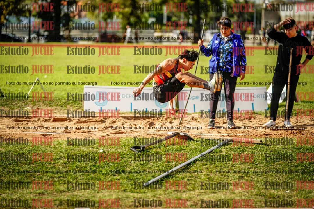 Fotos del salto en largo de varones