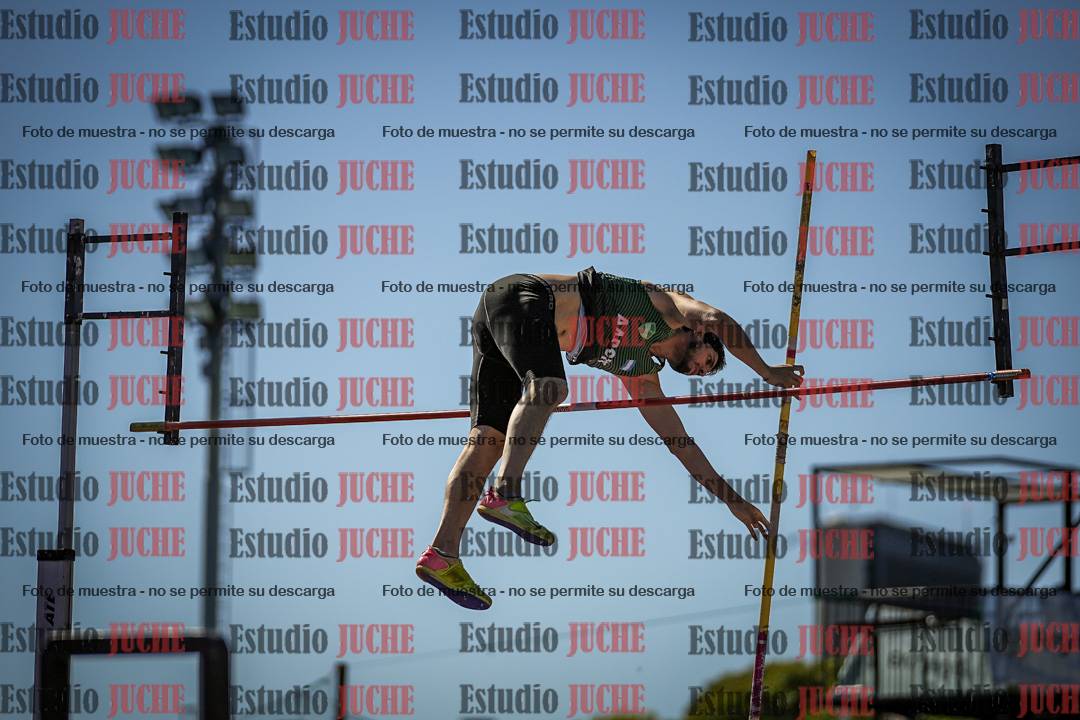 Fotos del salto con garrocha de mujeres y varones