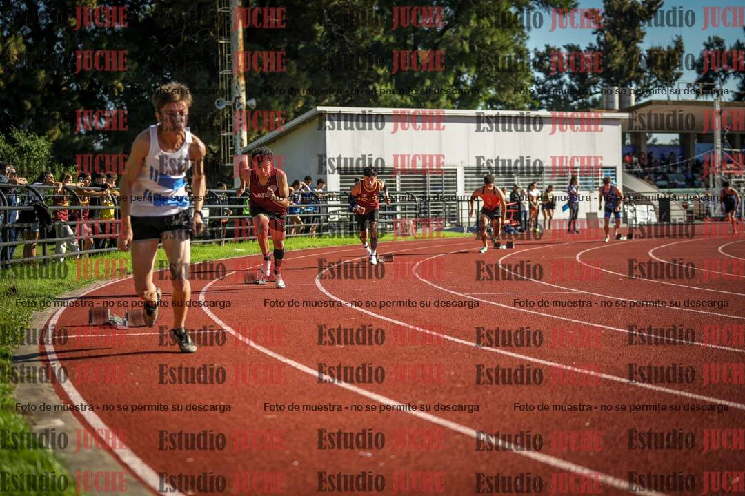 Fotos de los 400 m con vallas de varones