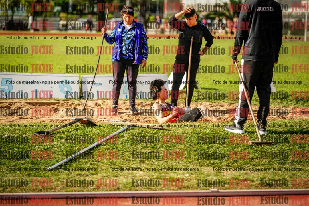 Fotos del salto en largo de varones
