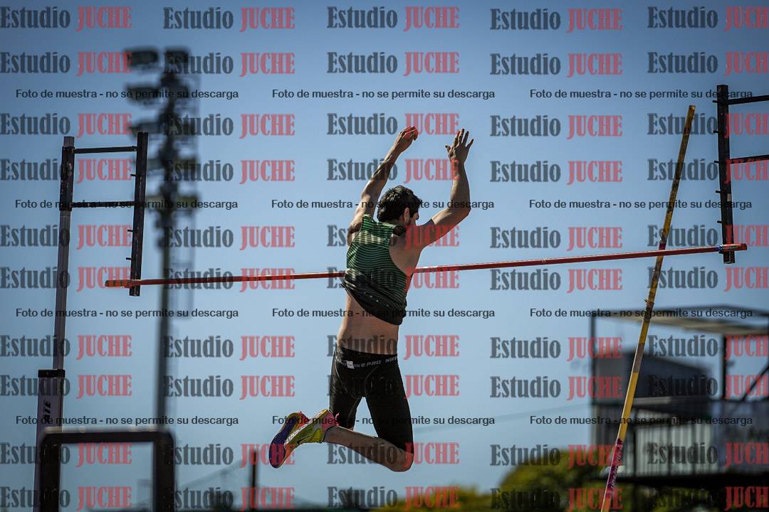 Fotos del salto con garrocha de mujeres y varones