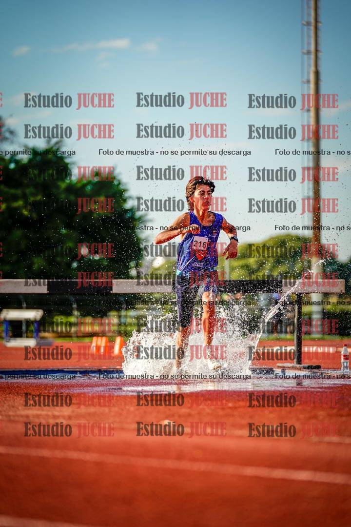 Fotos de los 2000 m con obstáculos de varones