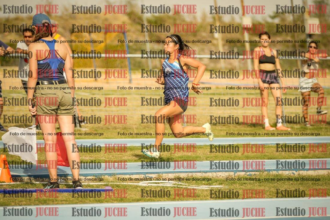 Fotos del salto en largo de mujeres