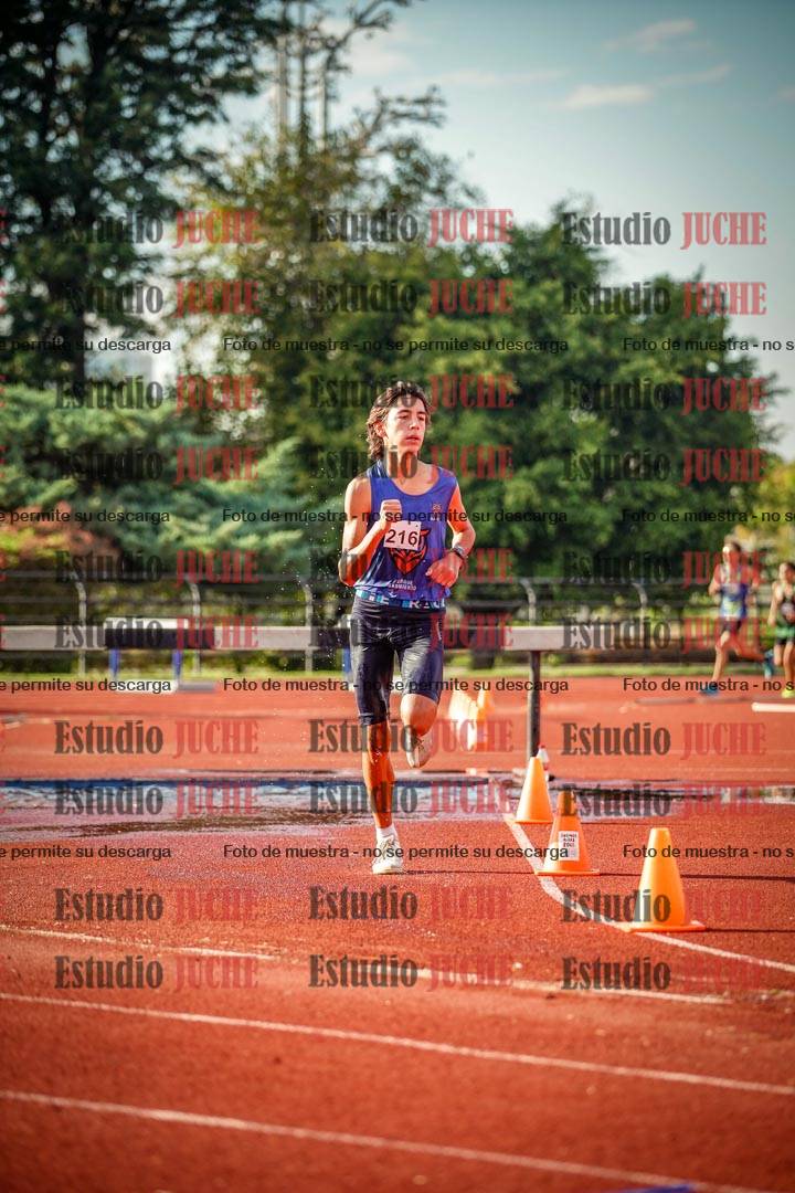 Fotos de los 2000 m con obstáculos de varones