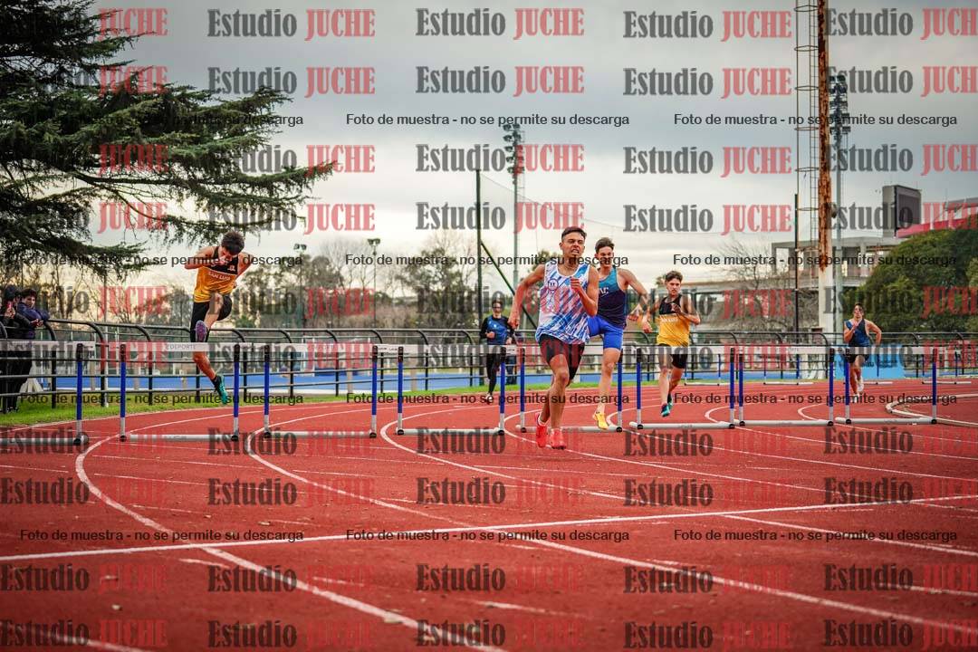 Fotos de los 400 m con vallas de varones