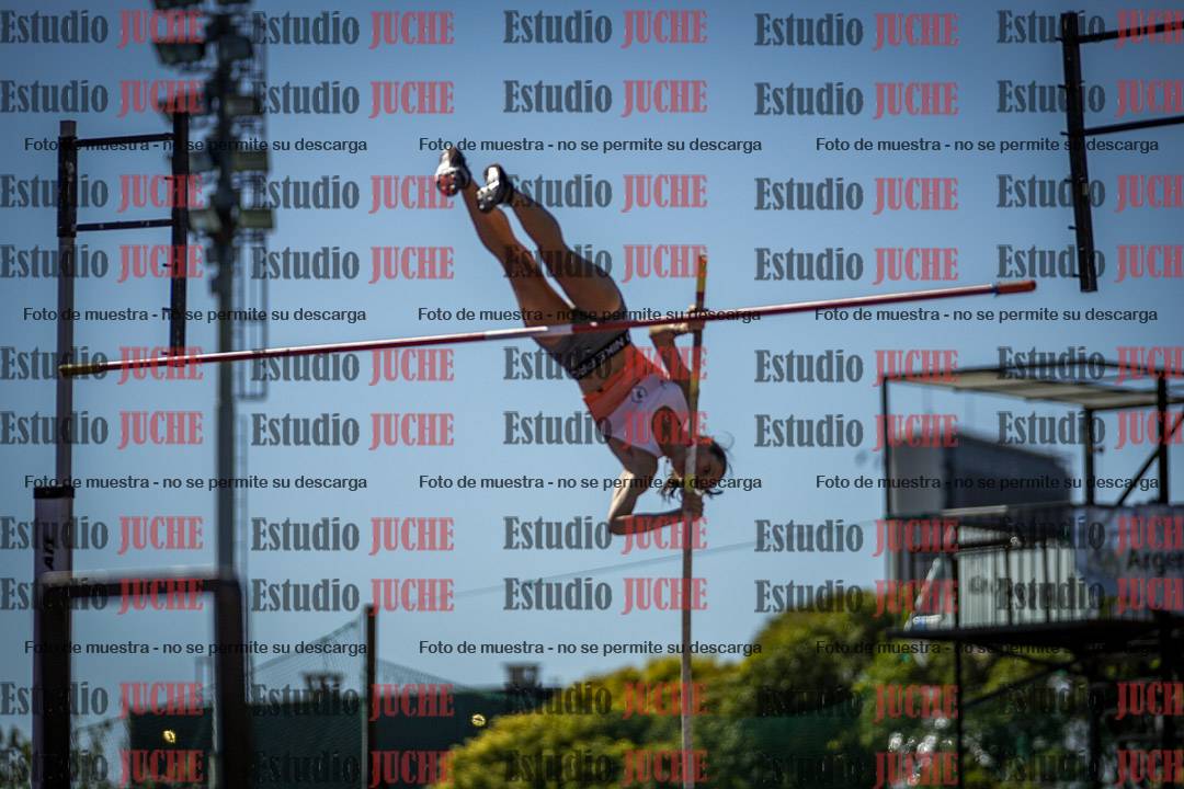 Fotos del salto con garrocha de mujeres y varones