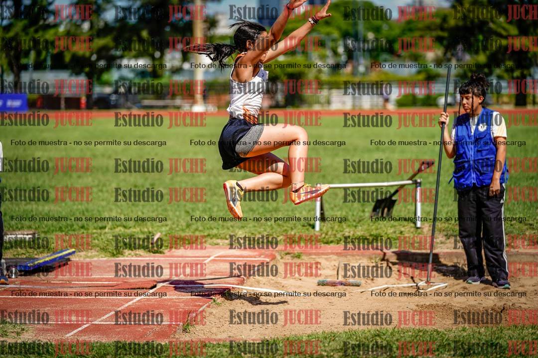 Fotos del salto en largo de mujeres