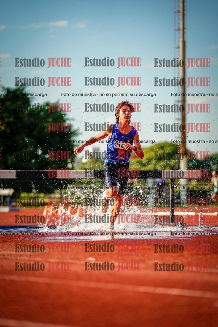 Fotos de los 2000 m con obstáculos de varones