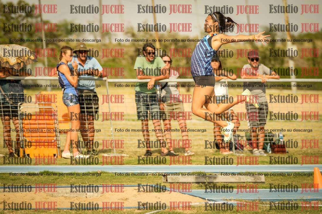 Fotos del salto en largo de mujeres
