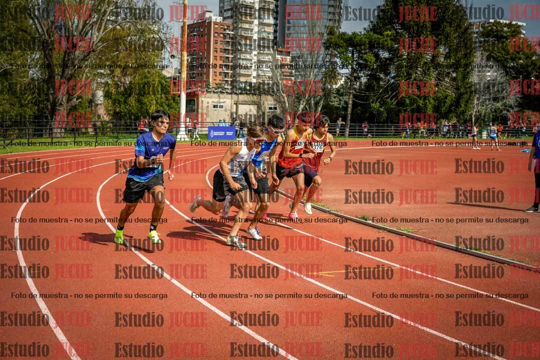 Fotos de los 1500 m con obstáculos de varones