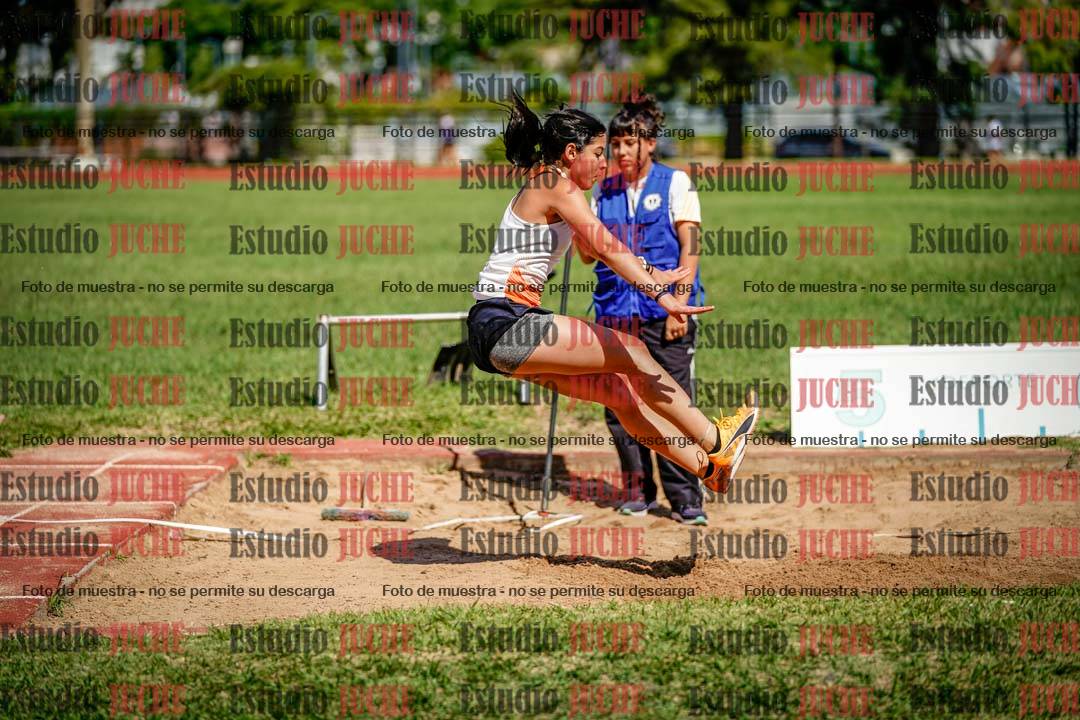 Fotos del salto en largo de mujeres