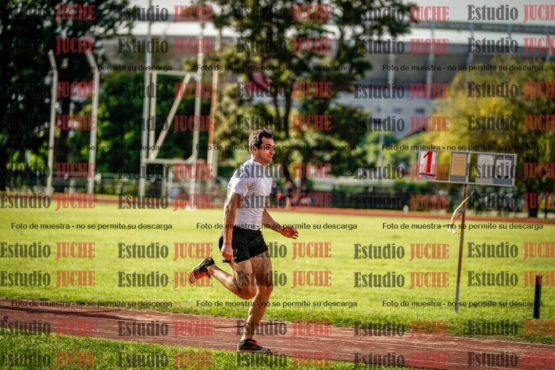 Fotos del salto en largo de varones