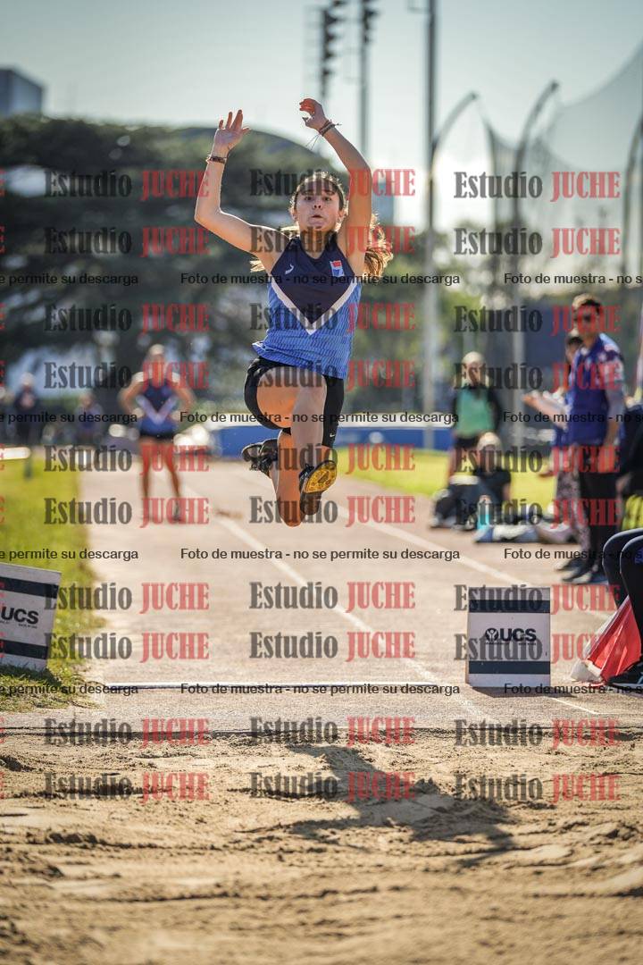 Fotos del salto en largo de mujeres